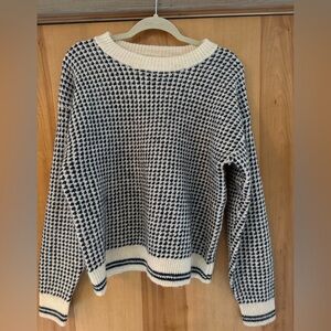 Old Navy women’s sweater / Size M Tall